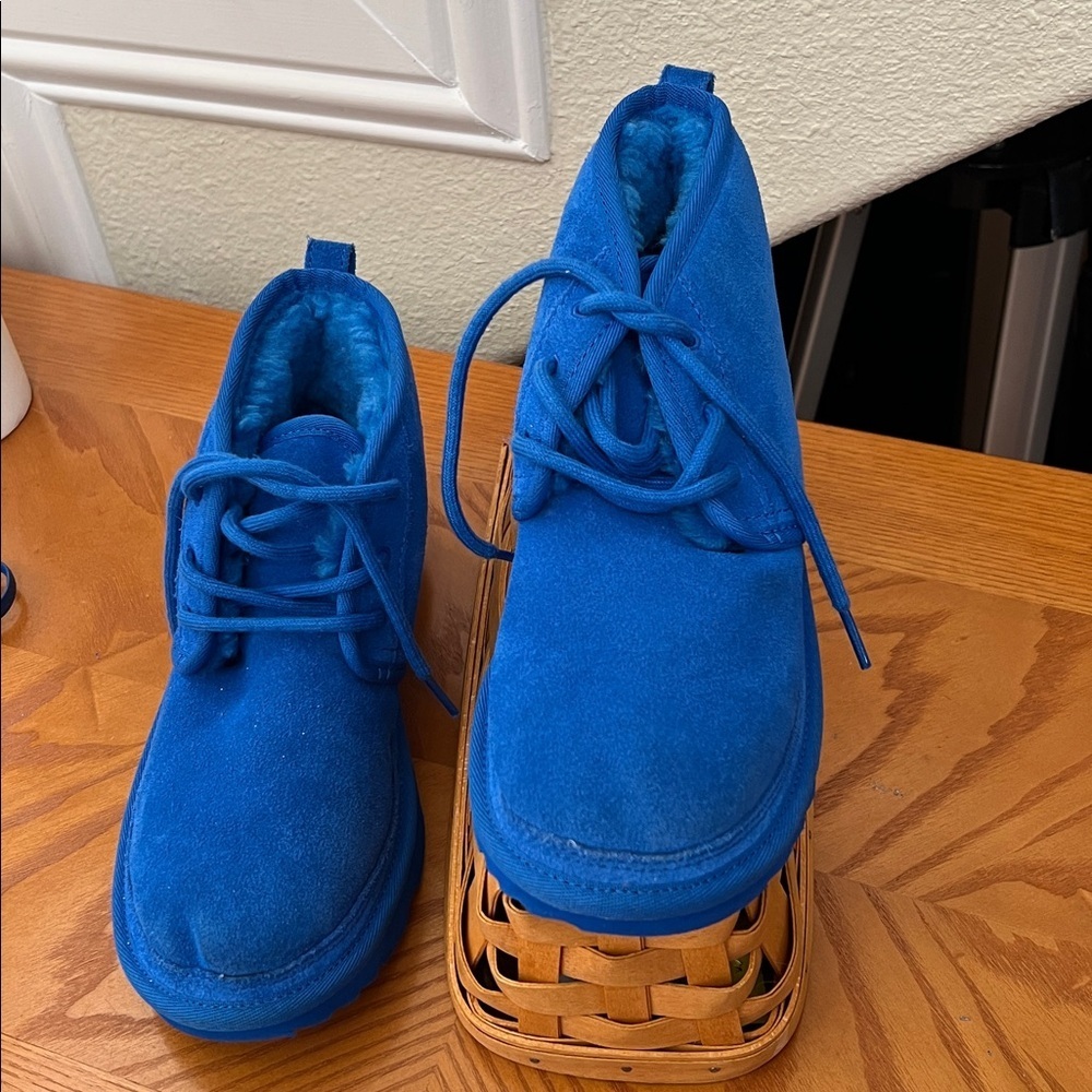 UGG AUSTRALIA Neumel II Boots size 4 - Picture 2 of 8